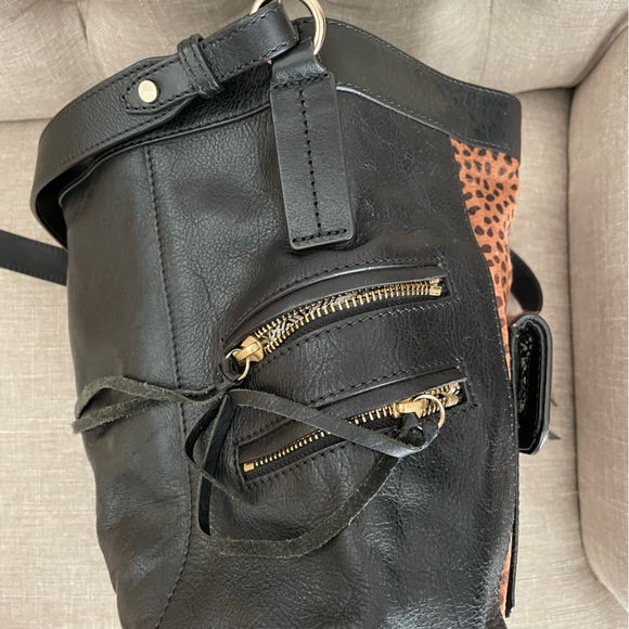 COPY - Rebecca Minkoff dexter black leather animal print bucket bag - Picture 3 of 12